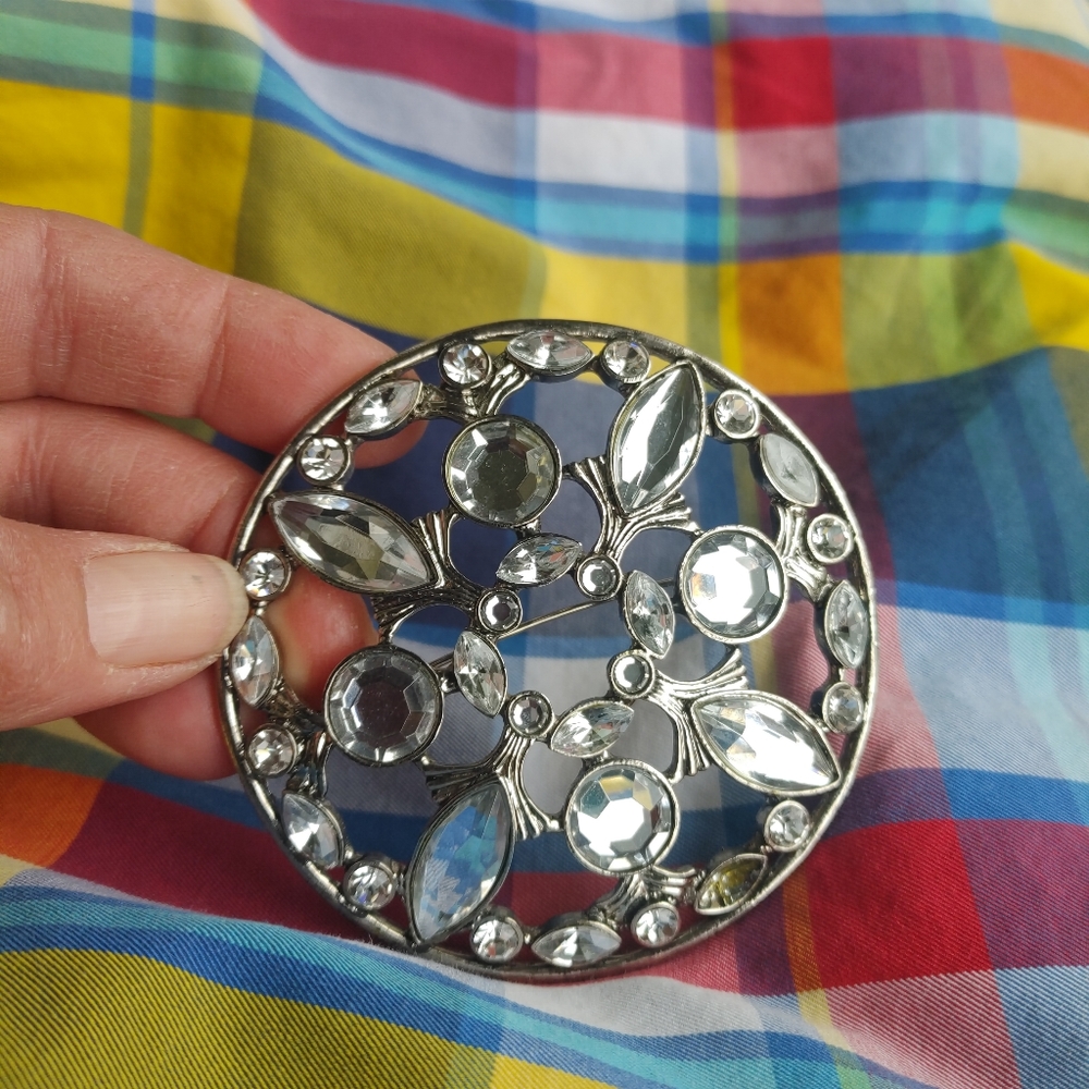 HUGE Rhinestone pin - Picture 8 of 9